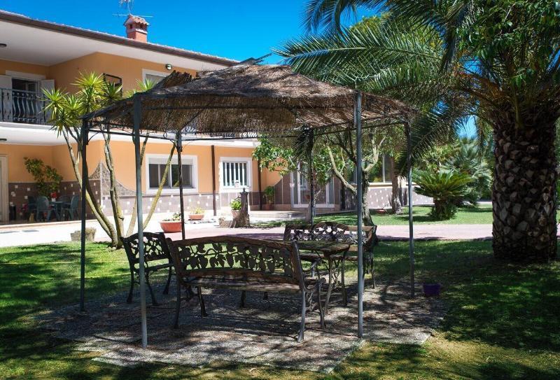 Hotel Villa Aurora Latina Exterior foto